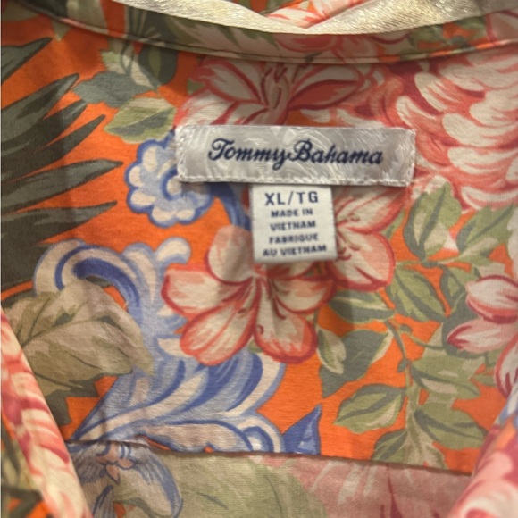 Tommy Bahama Women’s Button Down Floral Blouse - Picture 3 of 3